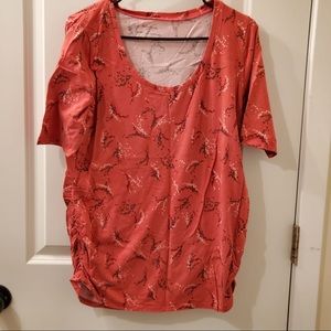 Women’s maternity t-shirt